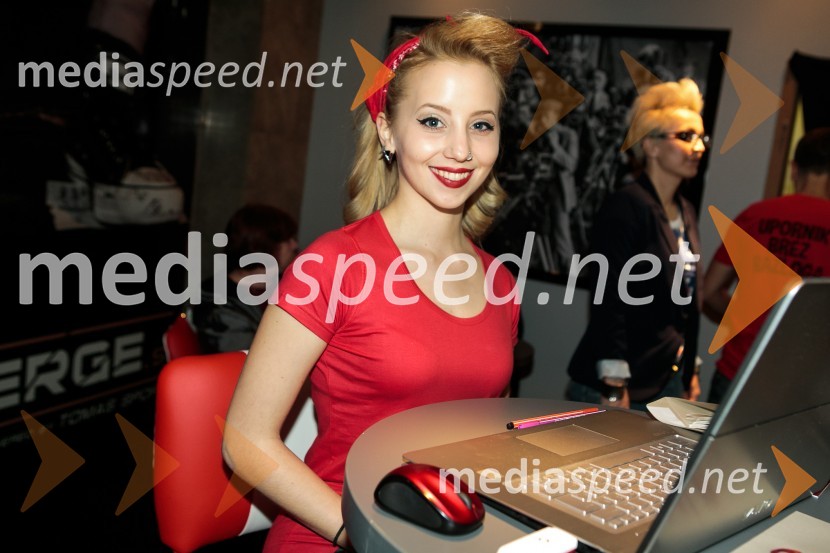  Mojca ŠpikPremiera filma Strelec: Krvava pogodba