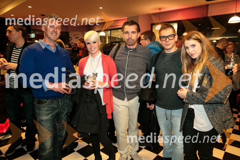  Primož Jeretina;  Eva Cimbola, radio Aktual;  Matej Špehar, strokovnjak za množične medije;  Klemen Bunderla, moderator, radio Aktual;  Kaja KavčičPremiera filma Strelec: Krvava pogodba