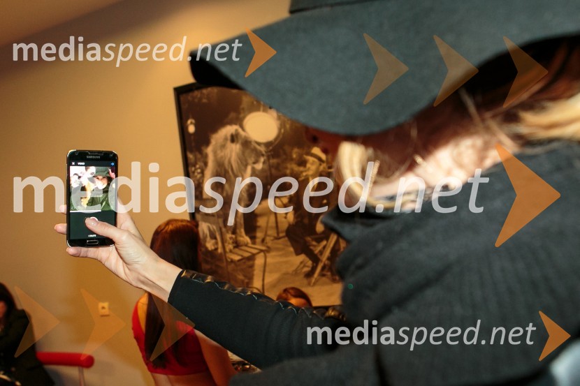  Katja Ajster - Kataya, pevka, igralkaPremiera filma Strelec: Krvava pogodba