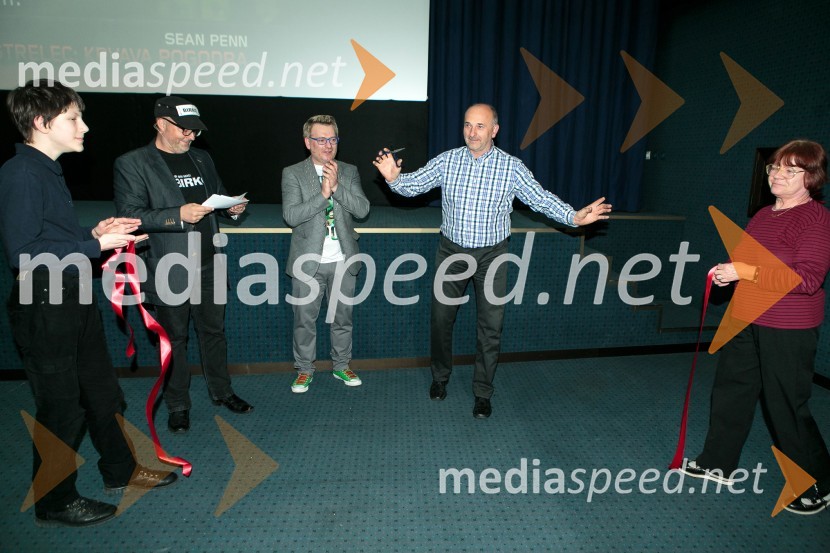  ... ;  Tomaž Čop-Birko, glasbeni urednik, Radio 1;  Edis Vukalić, lastnik, Kino Bežigrad;  ... ;  ... Premiera filma Strelec: Krvava pogodba