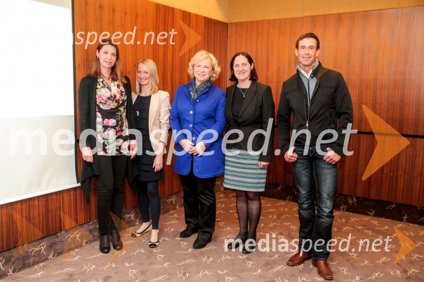  Simona Mavsar, direktorica znamke Seat pri Porsche Slovenija d.o.o.;  ... ;  ... ;  ... ;  ... Seat Leon Xperience, slovenska predstavitev