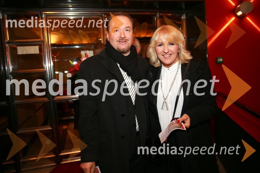  Patrik Greblo, dirigent;  Alenka Godec, pevkaMamma Mia, slovenska VIP zasedba na premieri v Beogradu