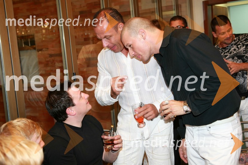 Rado Mulej, igralec, Rajko Hrvatič, podjetnik in Jurij Bradač, manenken30. festival Melodij morja in sonca, 1. polfinalni večer