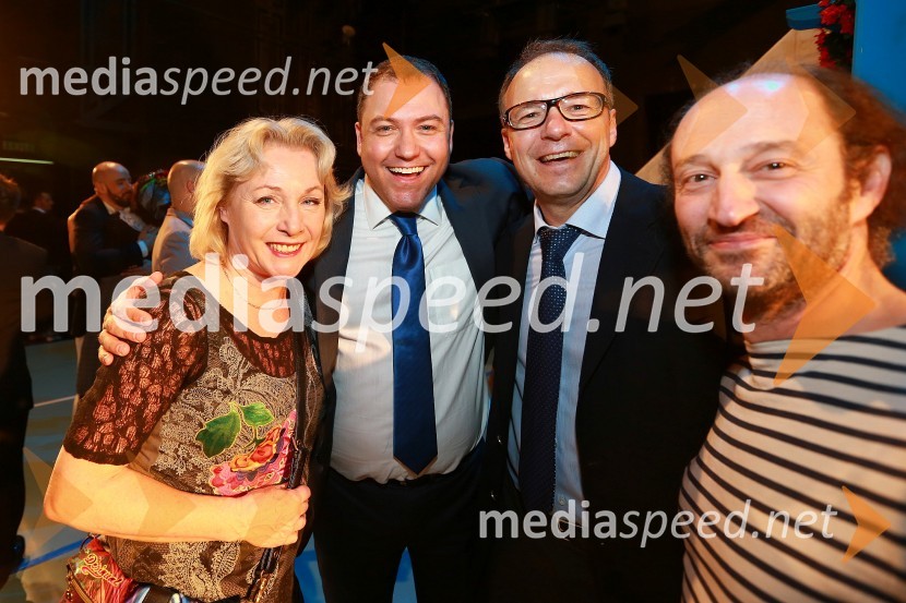  Mojca  Horvat, koreografinja;  Jug Radivojević, režiser;  Jure  Franko, nekdanji smučar;  ... Mamma Mia, slovenska VIP zasedba na premieri v Beogradu