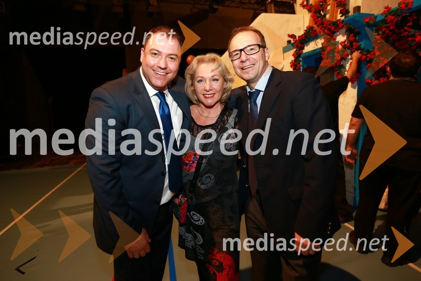  Jug Radivojević, režiser;  Mojca  Horvat, koreografinja;  Jure  Franko, nekdanji smučarMamma Mia, slovenska VIP zasedba na premieri v Beogradu