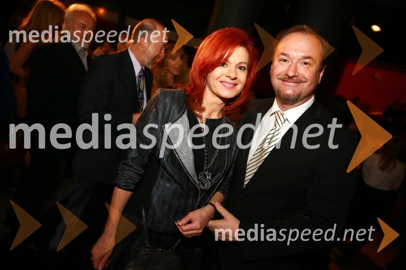  Simona  Vodopivec Franko, voditeljica;  Patrik Greblo, dirigentMamma Mia, slovenska VIP zasedba na premieri v Beogradu