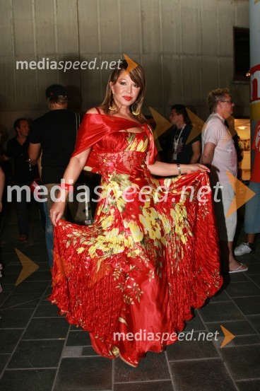 Neda Ukraden, pevka30. festival Melodij morja in sonca, 1. polfinalni večer