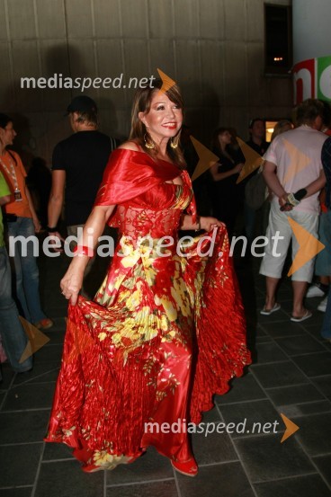 Neda Ukraden, pevka30. festival Melodij morja in sonca, 1. polfinalni večer