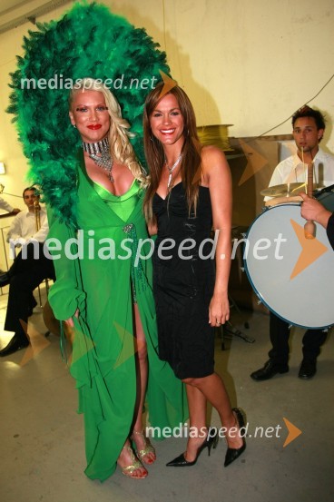 Salome in Rebeka Dremelj, igralka, pevka in Miss Slovenije 200130. festival Melodij morja in sonca, 1. polfinalni večer