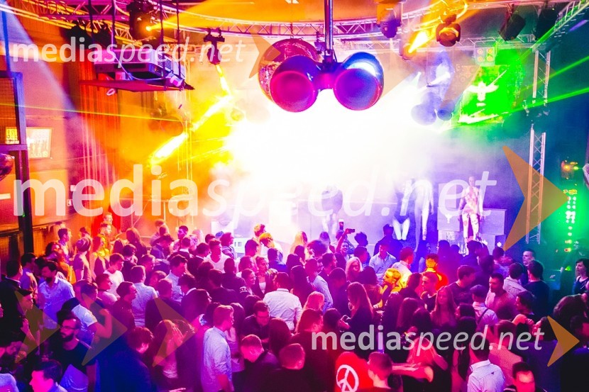 Fashionista VIP Clubbing ft. BlubirdFashionista VIP Clubbing ft. Blubird