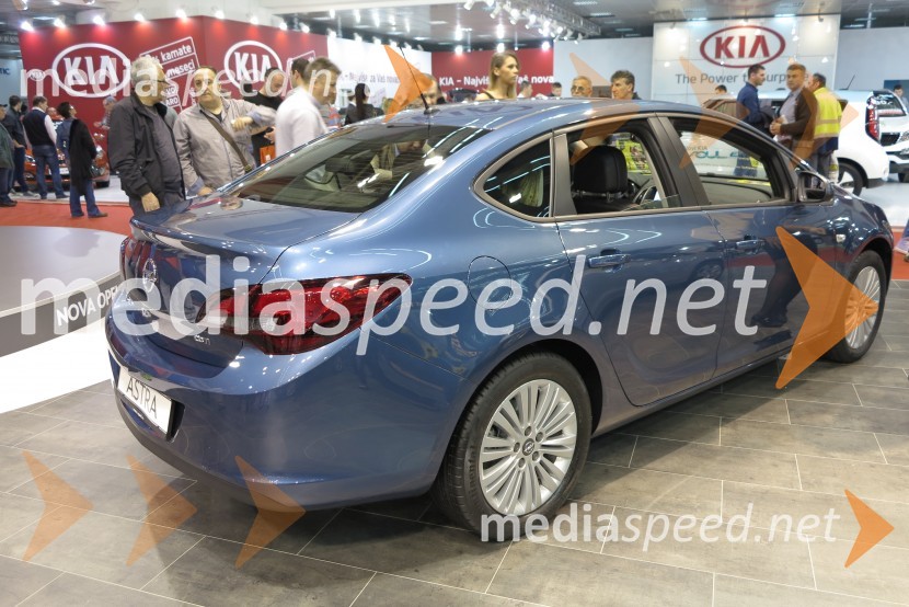 Opel Astra Drive limuzina52. mednarodni sejem avtomobilov v Beogradu