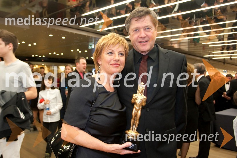 dr. Rosvita Pesek, voditeljica; dr. Mitja Ferenc, član skupine Prifarski muzikantiViktorji 2014: kdo so nominiranci in voditelj?