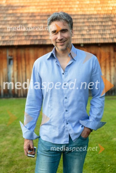 Jan Plestenjak, pevecViktorji 2014: kdo so nominiranci in voditelj?