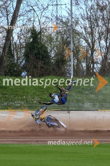  Matic Voldrih, speedwayist (AMTK Ljubljana)Padec Matica Voldriha na dirki za DP v speedwayu