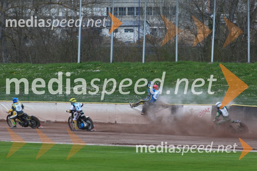  Jurica Pavlic, speedwayist (SK Unia Donji Kraljevec);  Paco Castagna, speedwayist (Italija);  Matic Voldrih, speedwayist (AMTK Ljubljana);  Žiga Kovačič, speedwayistPadec Matica Voldriha na dirki za DP v speedwayu