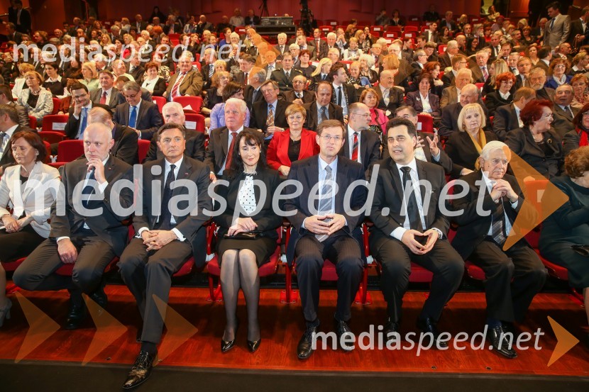 dr. Milan Brglez, predsednik Državnega zbora Republike Slovenije;  Borut Pahor, predsednik Republike Slovenije;  Tanja Pečar, odvetnica; prof. dr. Miro Cerar, predsednik vlade Republike Slovenije;  Mitja Bervar, predsednik Državnega sveta Republike Slovenije;  Milan Kučan, nekdanji predsednik Republike SlovenijeDržavna proslava in slavnostna seja ob 25. obletnici prvih svobodnih večstrankarskih volitev