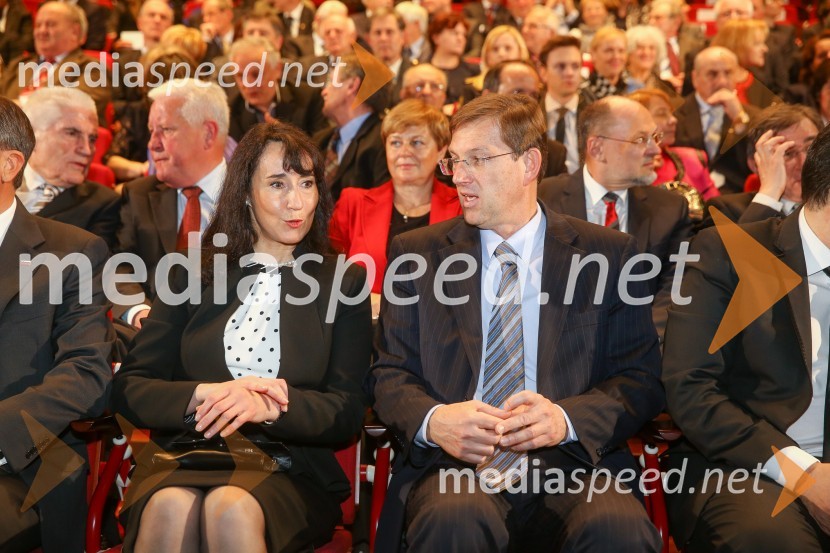  Tanja Pečar, odvetnica; prof. dr. Miro Cerar, predsednik vlade Republike SlovenijeDržavna proslava in slavnostna seja ob 25. obletnici prvih svobodnih večstrankarskih volitev