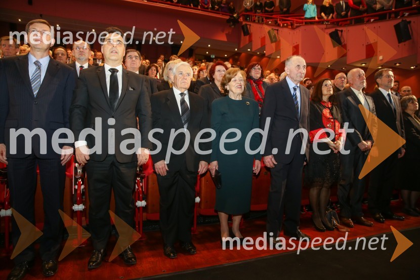 prof. dr. Miro Cerar, predsednik vlade Republike Slovenije;  Mitja Bervar, predsednik Državnega sveta Republike Slovenije;  Milan Kučan, nekdanji predsednik Republike Slovenije;  Štefka Kučan;  Ivan Oman, slovenski politik, poslanec in kmet;  ... ; prof. dr. Dušan Plut, geograf, profesor na oddelku za geografijo na Filozofski fakulteti v Ljubljani;  Lojze Peterle, poslanec Evropskega parlamentaDržavna proslava in slavnostna seja ob 25. obletnici prvih svobodnih večstrankarskih volitev