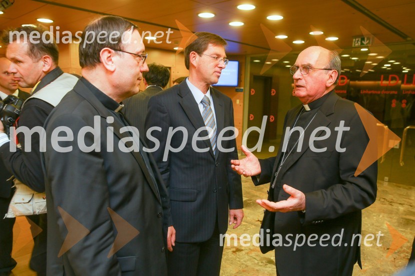  ... ; prof. dr. Miro Cerar, predsednik vlade Republike Slovenije; dr. Juliusz Janusz, apostolski nuncijDržavna proslava in slavnostna seja ob 25. obletnici prvih svobodnih večstrankarskih volitev