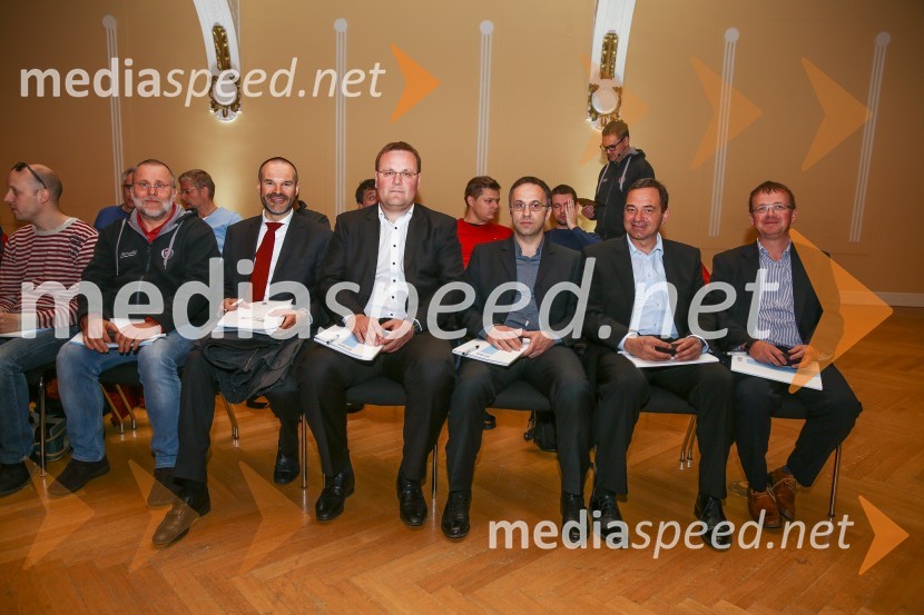  Igor Štibilj;  Riccardo Longo, Fiat;  Aleš Zafošnik;  Iztok Galina;  Damijan Vuk, direktor Avto Triglav d.o.o.;  Božidar Zupan, direktor trženja, Avto TriglavFiat 500x, slovenska predstavitev