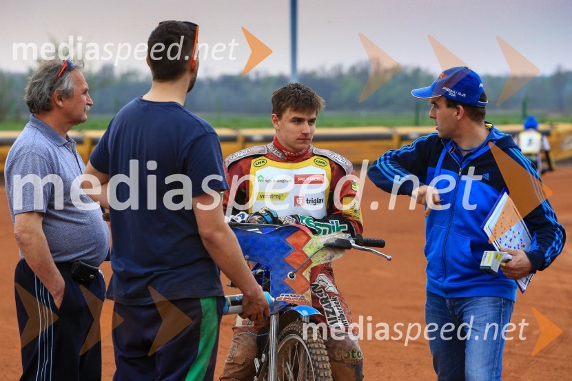  Krešo Omerzel, nekdanji speedwayist;  Luka Omerzel, speedwayist;  Izak Šantej, trener AMD KrškoSpeedway, druga dirka DP Slovenije in Hrvaške
