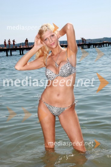 Manca Špik, pevkaManca Špik, zmagovalka 30. festivala Melodij morja in sonca 2007 na plaži v Portorožu