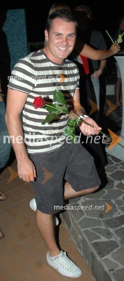 Fraj Toni, skupina Atomik HarmonikPraznovanje rojstnega dne Alme Brdžanovič