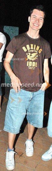 Denis, pevecPraznovanje rojstnega dne Alme Brdžanovič