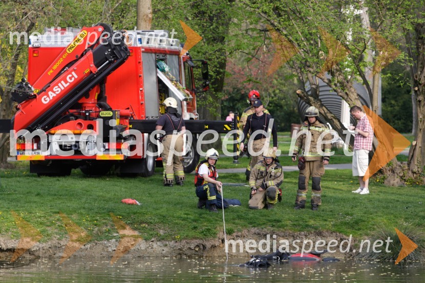 Iskalna akcija v mariborskem parku; gasilciIskalna akcija v mariborskem parku