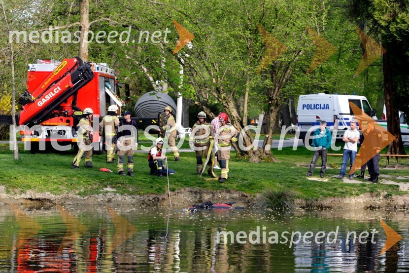 Iskalna akcija v mariborskem parku; gasilci; policijaIskalna akcija v mariborskem parku