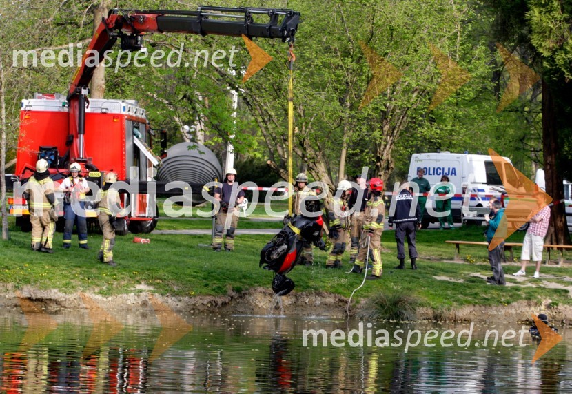 Iskalna akcija v mariborskem parku; gasilci; policijaIskalna akcija v mariborskem parku