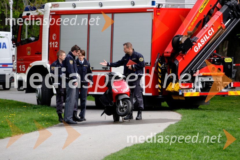 Iskalna akcija v mariborskem parku; gasilci; policijaIskalna akcija v mariborskem parku