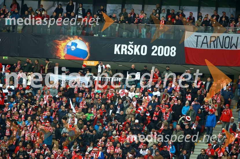 Narodni stadion Varšava, VN Poljske 2014, napis v čast zmage Tomasza Golloba na VN Slovenije 2008 v KrškemMatej Žagar zmagovalec nenavadne dirke za VN Poljske