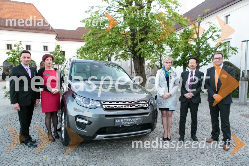  David Jurič, generalni direktor Summit motors Ljubljana;  Breda Bajuk, Summit Motors Ljubljana;  Tina Kambič, Summit Motors Ljubljana;  Terumoto  Yamagata, izvršni direktor, Summit avto d.o.o.;  Jaka Kavčič, generalni direktor družbe Summit Avto d.o.o.Land Rover Discovery Sport, predstavitev za VIP goste