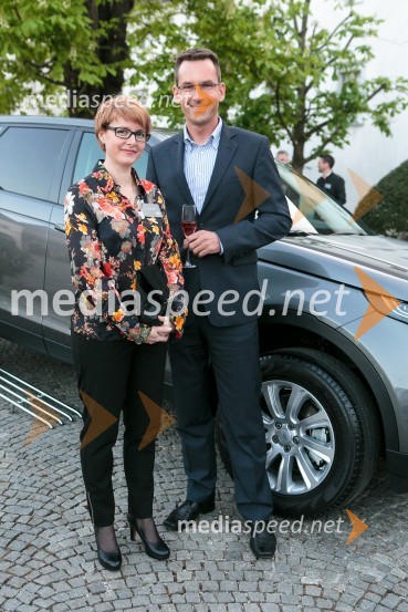  Katja Hvala, vodja odnosov z javnostmi pri Summit Motors;  Gregor Makuc, direktor Korporativnih zadev in član uprave, Lek d.d.Land Rover Discovery Sport, predstavitev za VIP goste