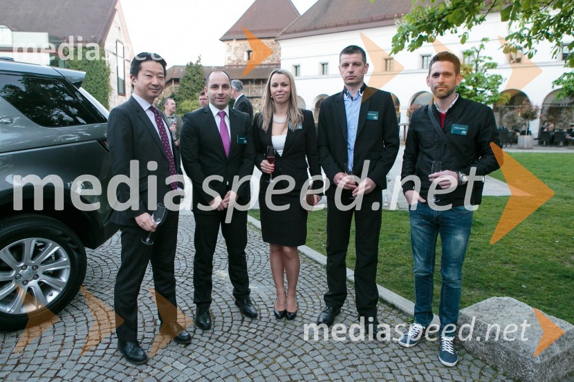  Terumoto  Yamagata, izvršni direktor, Summit avto d.o.o.;  Tadej Gerič, Summit Avto d.o.o.;  Katarina Meglič, vodja prodaje Summit Avto d.o.o.;  Brane Martič, Summit Avto d.o.o.;  Matej Levstek, Summit Avto d.o.o.Land Rover Discovery Sport, predstavitev za VIP goste