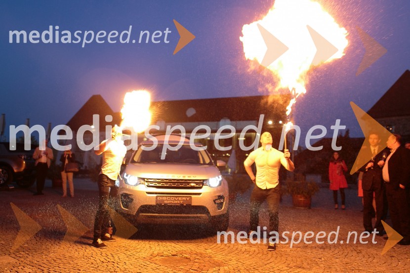  Blaž Slanič, akrobat;  Filip Kržišnik, akrobatLand Rover Discovery Sport, predstavitev za VIP goste