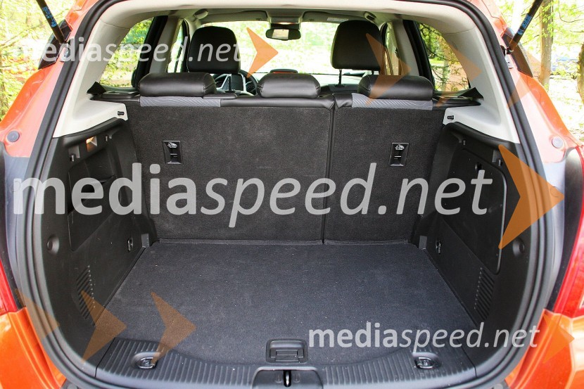 Opel Mokka 1.4 Turbo ECOTEC LPG Cosmo, prostornina prtljažnika je 356 litrov&nbsp;Opel Mokka 1.4 Turbo ECOTEC LPG Cosmo, mediaspeed test