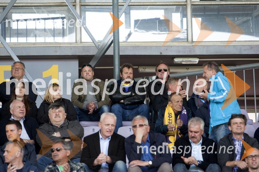 NavijačiVečni derbi NK Maribor : NK Olimpija slavili vijolični