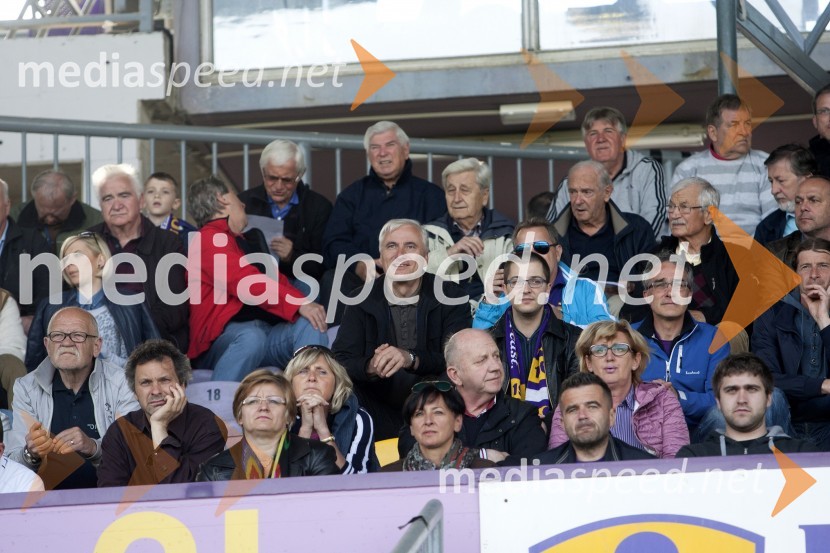 NavijačiVečni derbi NK Maribor : NK Olimpija slavili vijolični