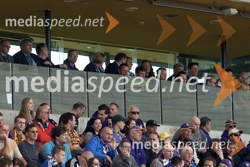 NavijačiVečni derbi NK Maribor : NK Olimpija slavili vijolični