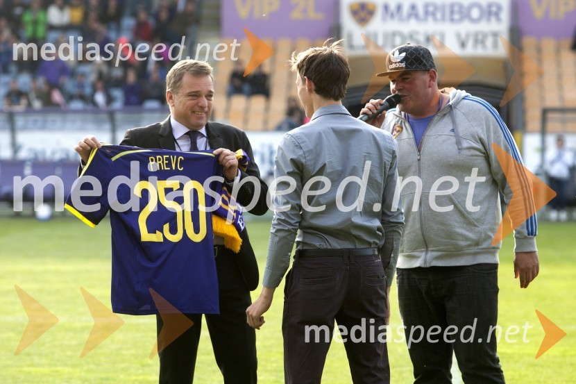  Bojan Ban, direktor NK Maribor;  Peter  Prevc, smučarski skakalec;  Matjaž  Šalamun - Šalca, Reporter Milan, Radio CityVečni derbi NK Maribor : NK Olimpija slavili vijolični