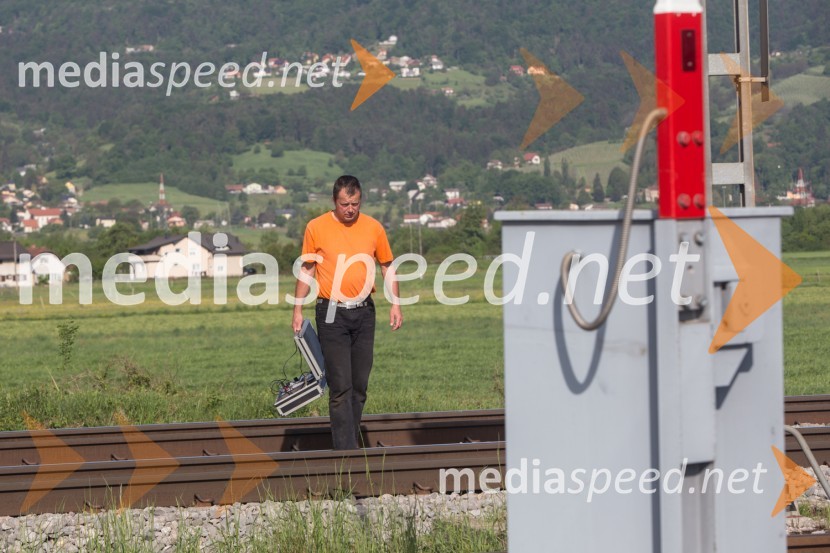 Test signalizacije in zapornice na železniškem prehodu v Mariboru