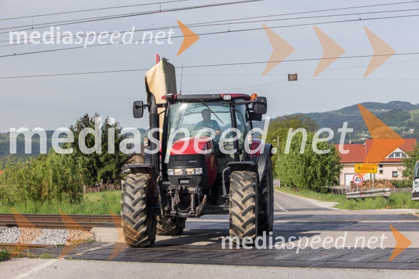 Test signalizacije in zapornice na železniškem prehodu v Mariboru