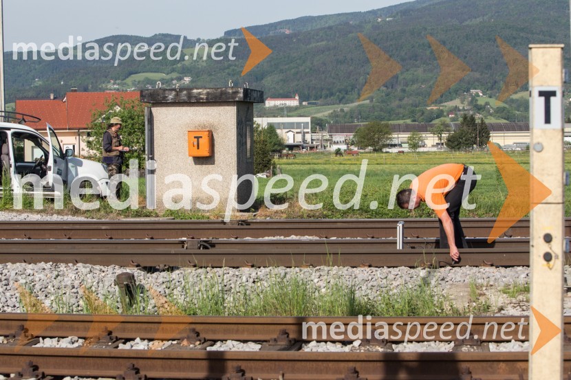 Test signalizacije in zapornice na železniškem prehodu v Mariboru