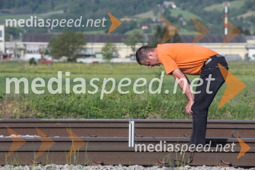 Test signalizacije in zapornice na železniškem prehodu v Mariboru