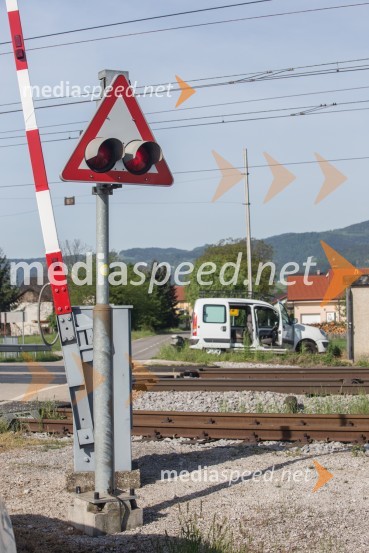 Test signalizacije in zapornice na železniškem prehodu v Mariboru