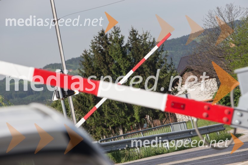 Test signalizacije in zapornice na železniškem prehodu v Mariboru