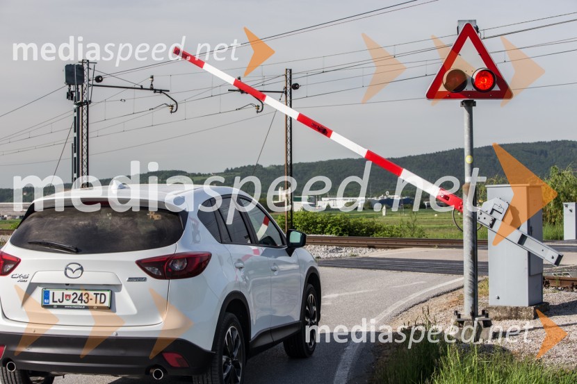 Test signalizacije in zapornice na železniškem prehodu v Mariboru