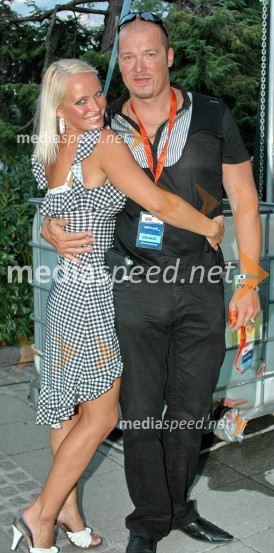 Petra Slapar, pevka in Robert Lavtar, Center alternative Altorion25. tradicionalna Kranjska noč 2007, 1. večer